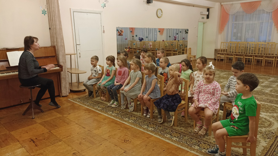 Знакомство с кружками. «Домисолька» Знакомство с кружками. «Домисолька».